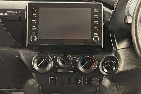 2021 Toyota HILUX SR (4x4) GUN126R FACELIFT 4X4