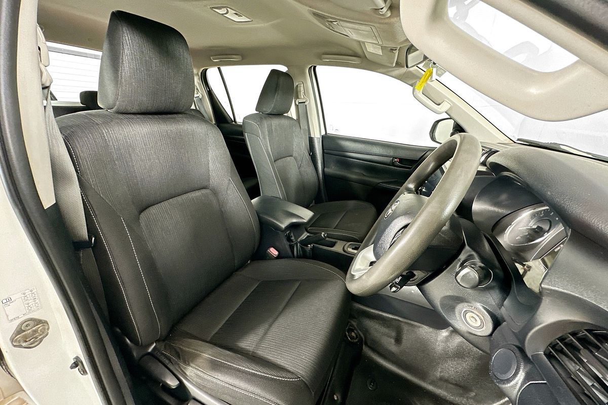 2020 Toyota HILUX SR (4x4) GUN126R FACELIFT 4X4