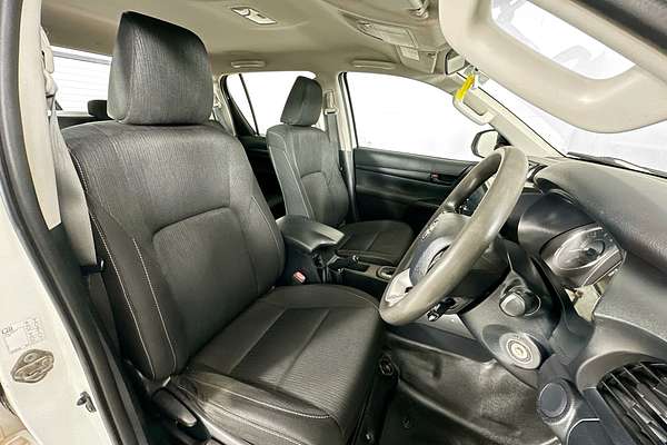 2020 Toyota HILUX SR (4x4) GUN126R FACELIFT 4X4