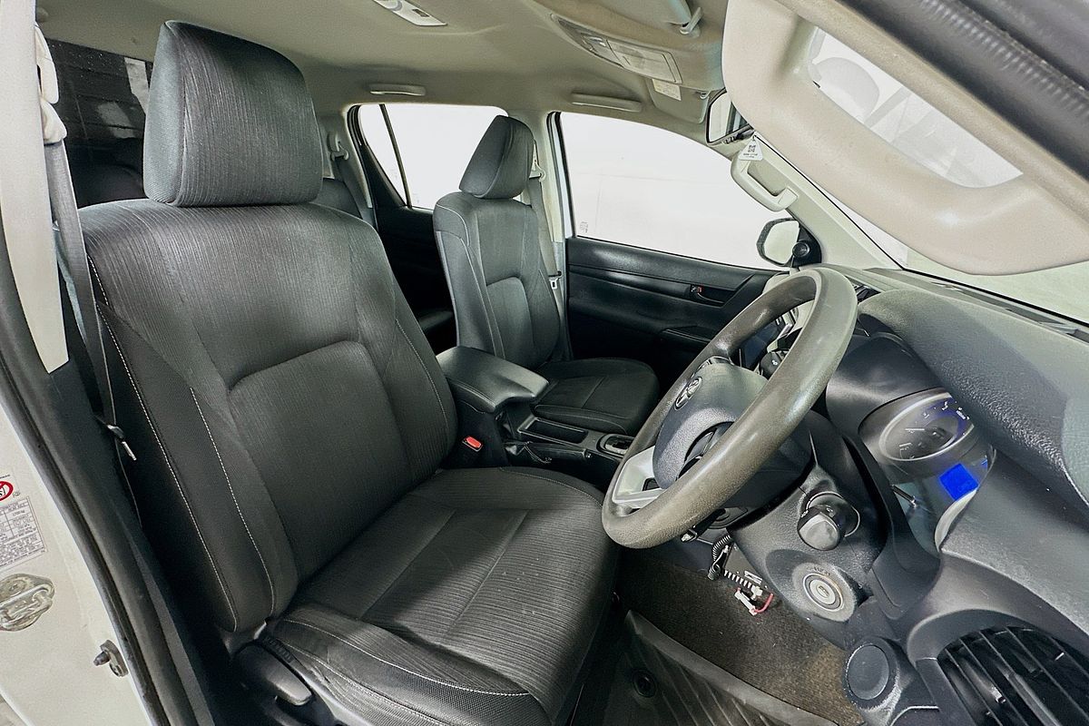 2015 Toyota HILUX SR GUN126R 4X4