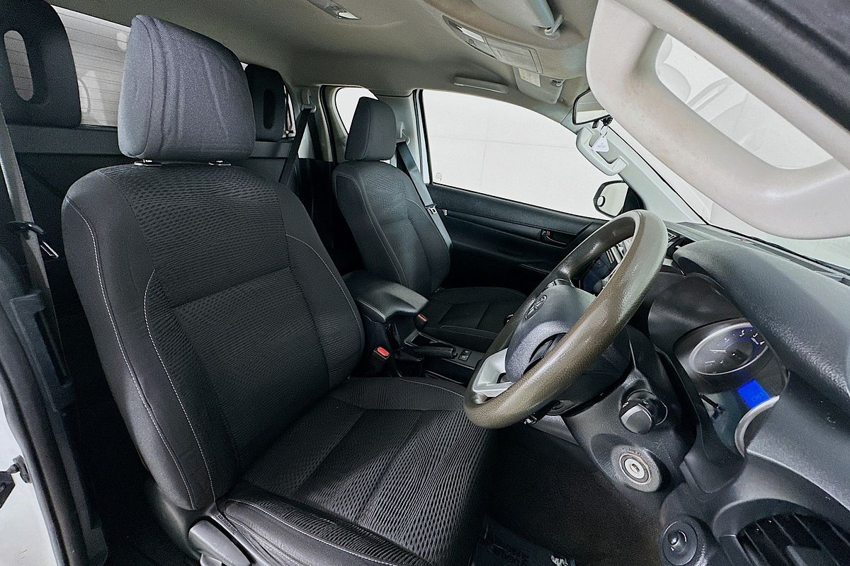 2017 Toyota HILUX SR (4x4) GUN126R 4X4