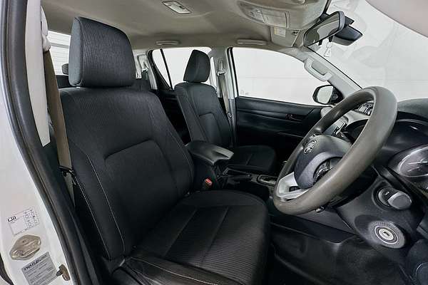 2020 Toyota HILUX SR (4x4) GUN126R FACELIFT 4X4