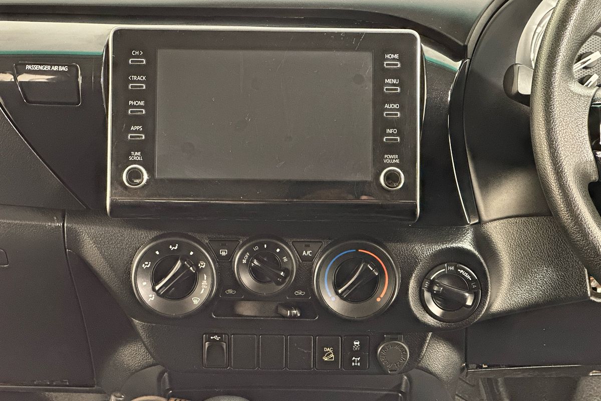 2021 Toyota HILUX SR (4x4) GUN126R FACELIFT 4X4