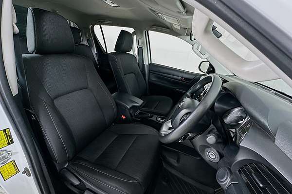 2024 Toyota HILUX SR GUN126R 4X4