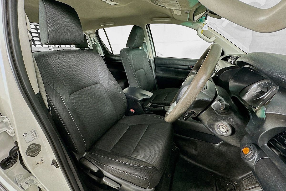 2021 Toyota HILUX SR (4x4) GUN126R FACELIFT 4X4