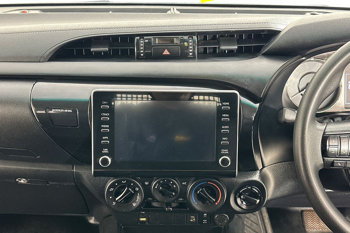 2021 Toyota HILUX SR (4x4) GUN126R FACELIFT 4X4