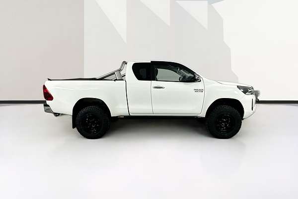 2023 Toyota HILUX SR5 (4x4) GUN126R 4X4