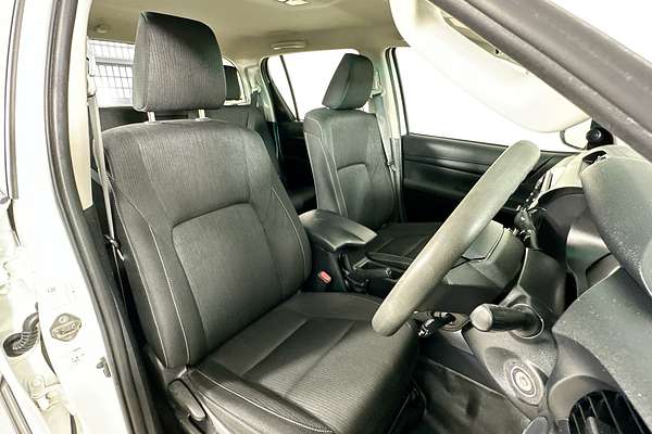 2021 Toyota HILUX SR (4x4) GUN126R FACELIFT 4X4