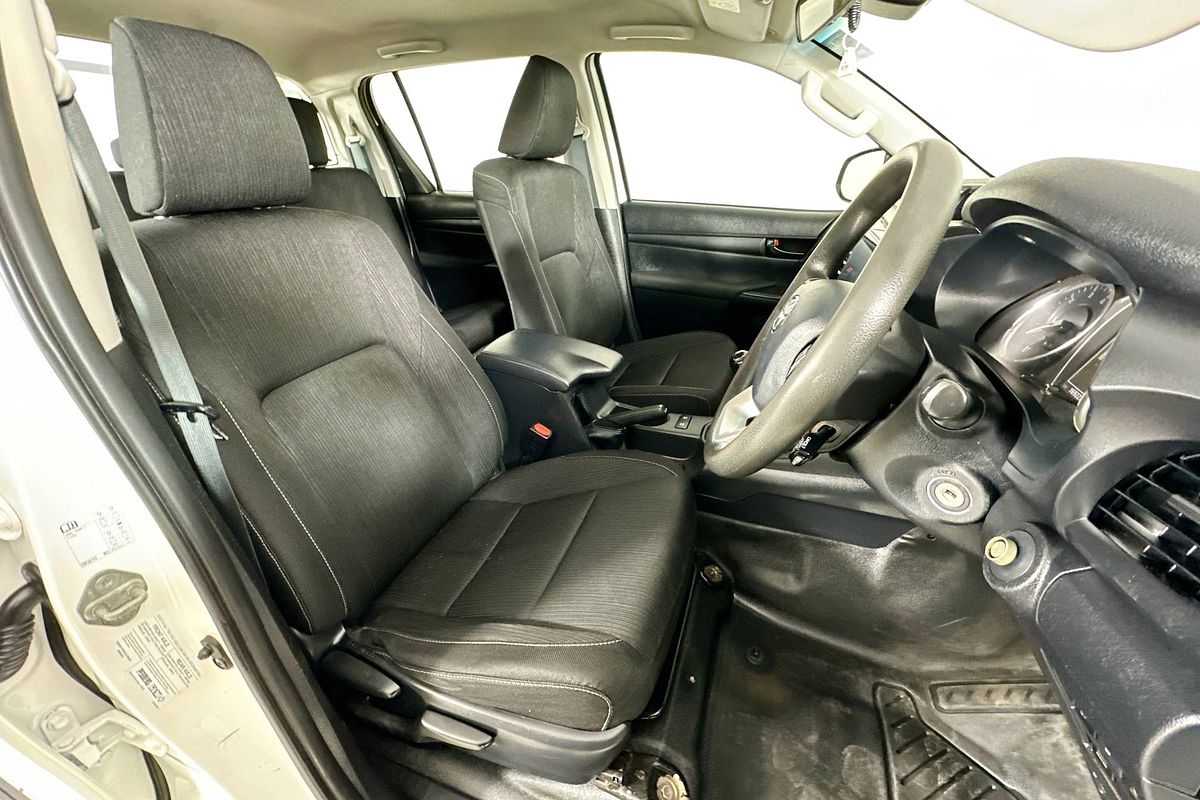 2020 Toyota HILUX SR (4x4) GUN126R FACELIFT 4X4