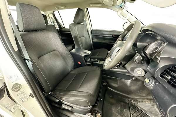 2020 Toyota HILUX SR (4x4) GUN126R FACELIFT 4X4