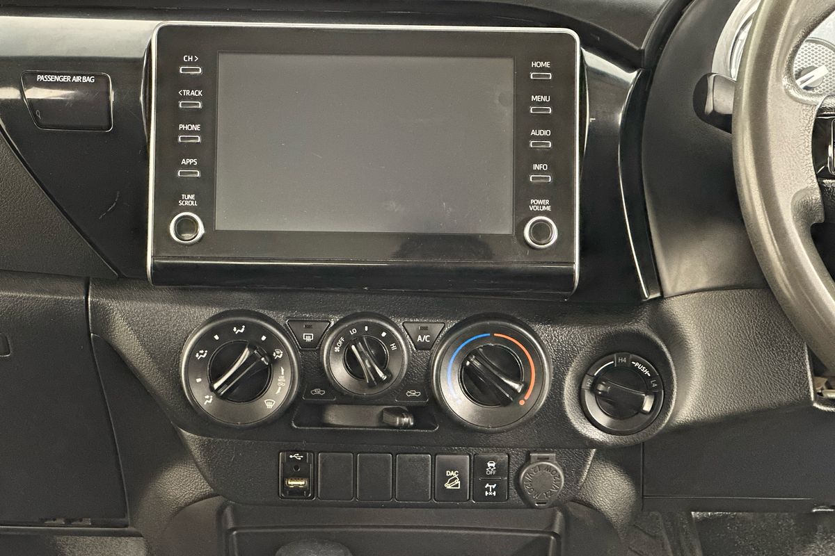 2020 Toyota HILUX SR (4x4) GUN126R FACELIFT 4X4