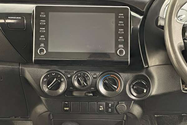 2020 Toyota HILUX SR (4x4) GUN126R FACELIFT 4X4