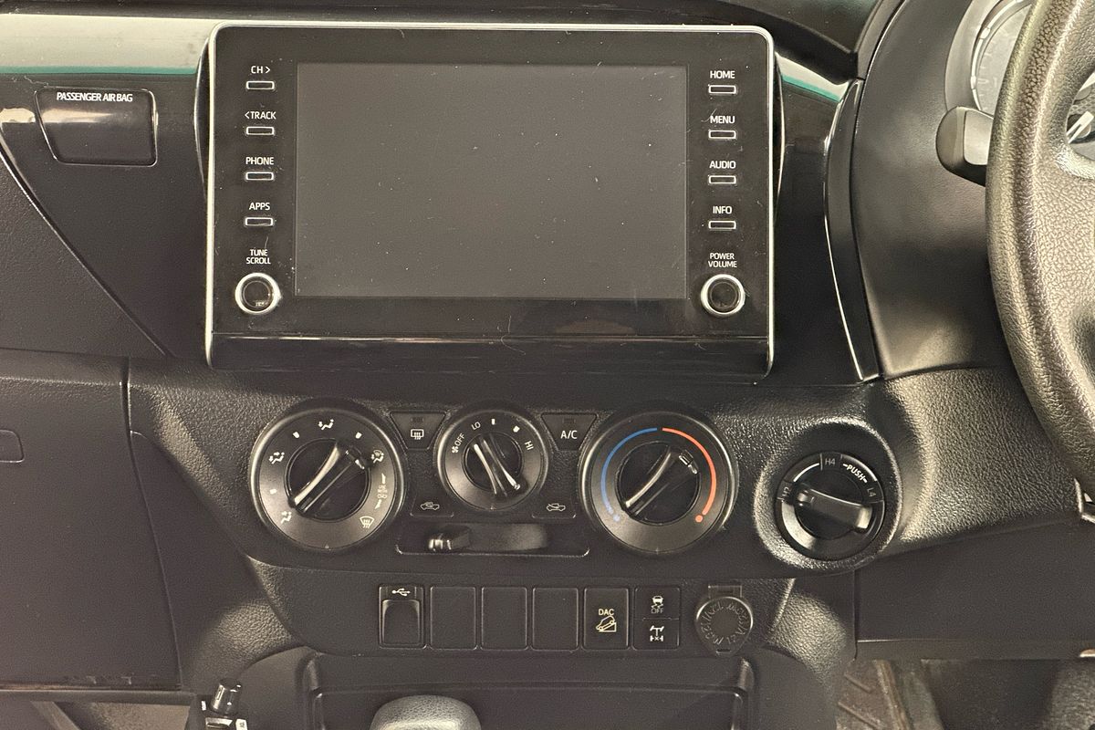 2021 Toyota HILUX SR (4x4) GUN126R FACELIFT 4X4