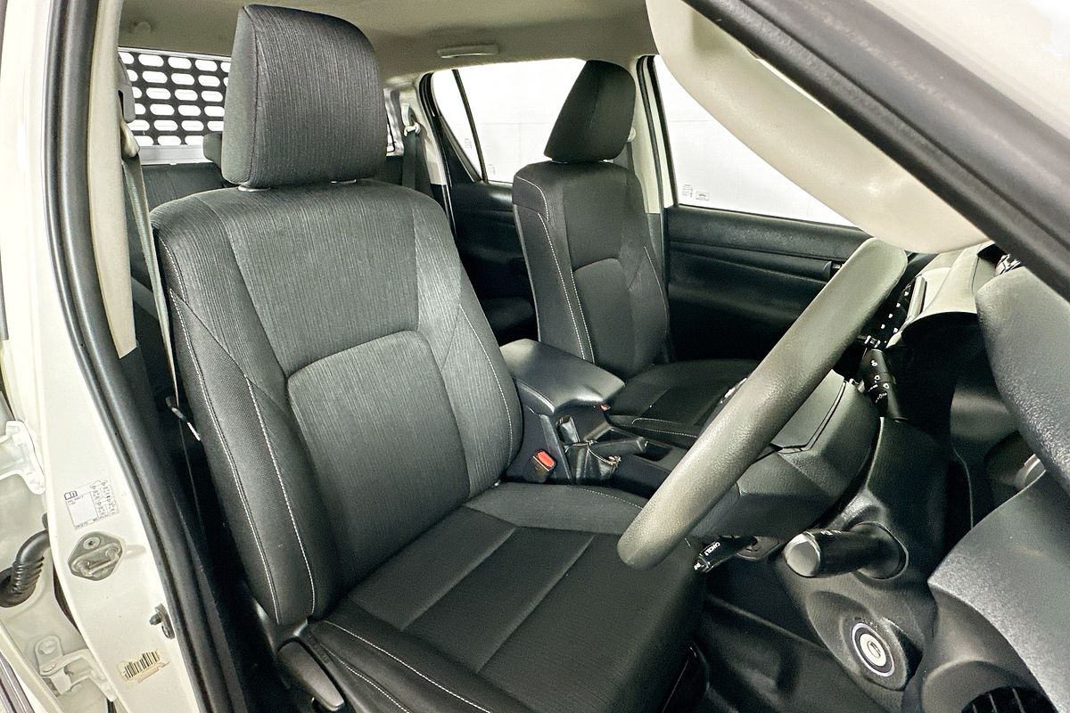 2021 Toyota HILUX SR (4x4) GUN126R FACELIFT 4X4