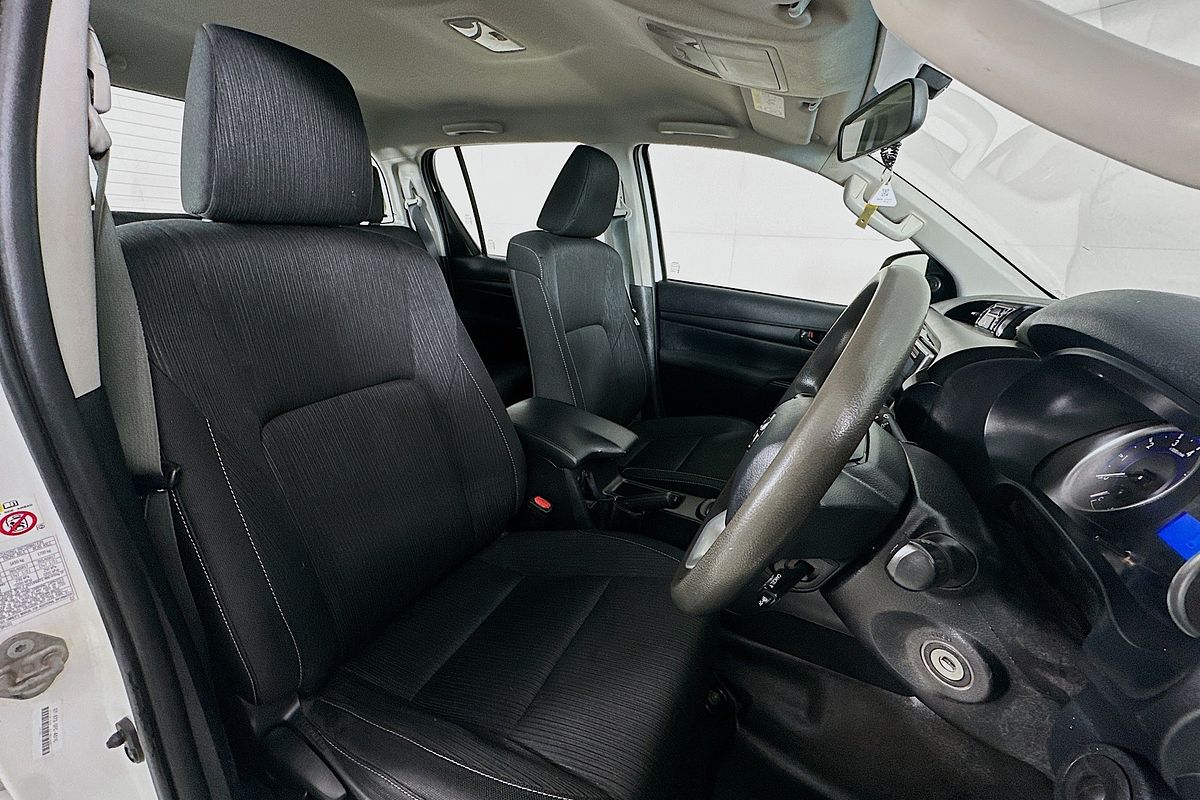 2019 Toyota HILUX SR (4x4) GUN126R MY19 4X4