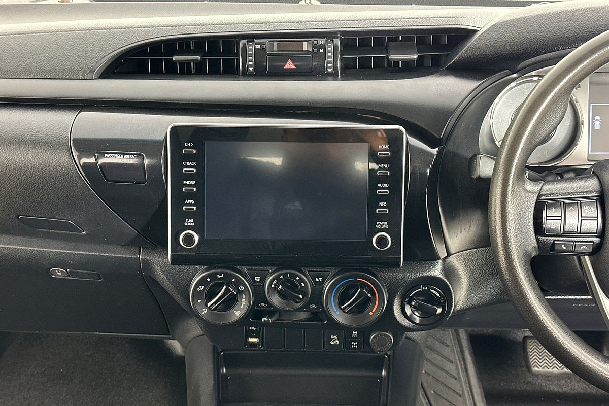 2020 Toyota HILUX SR (4x4) GUN126R FACELIFT 4X4