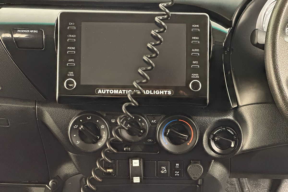2020 Toyota HILUX SR (4x4) GUN126R FACELIFT 4X4