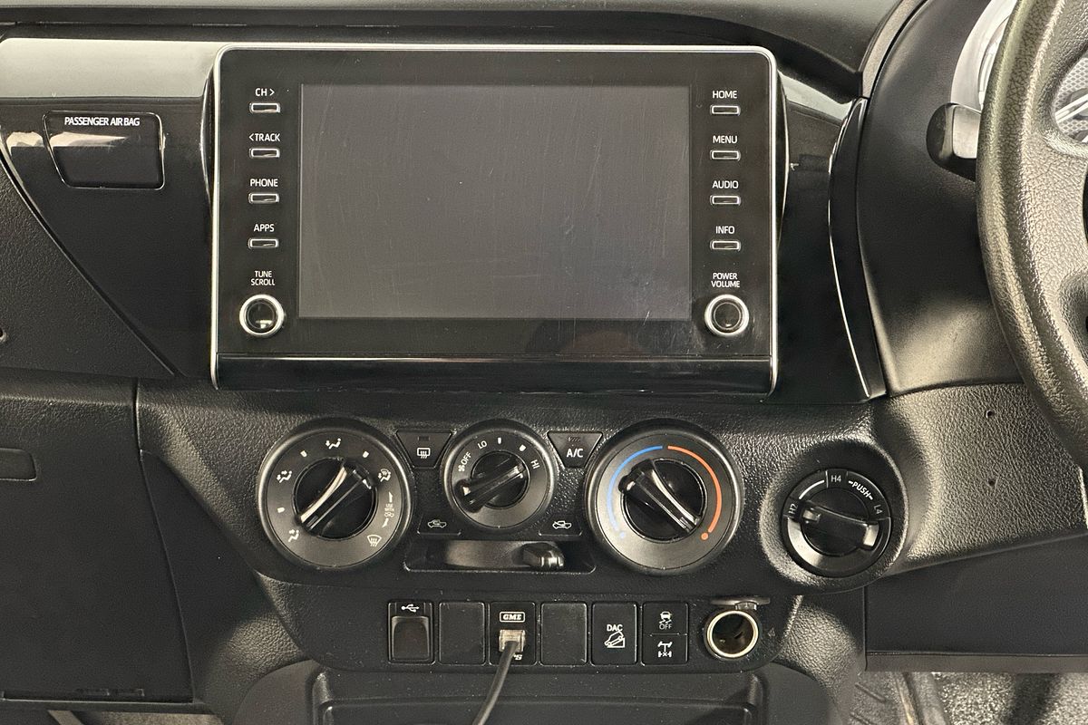 2020 Toyota HILUX SR (4x4) GUN126R FACELIFT 4X4