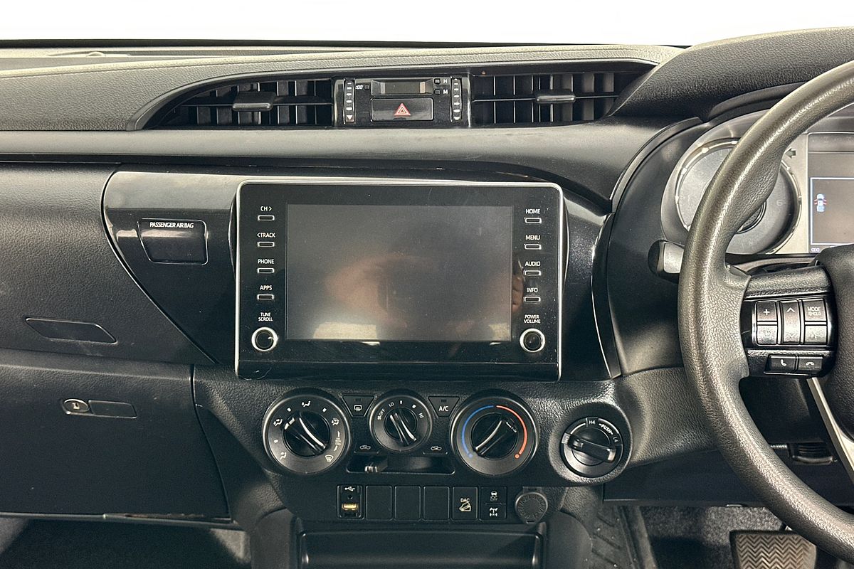 2020 Toyota HILUX SR (4x4) GUN126R FACELIFT 4X4