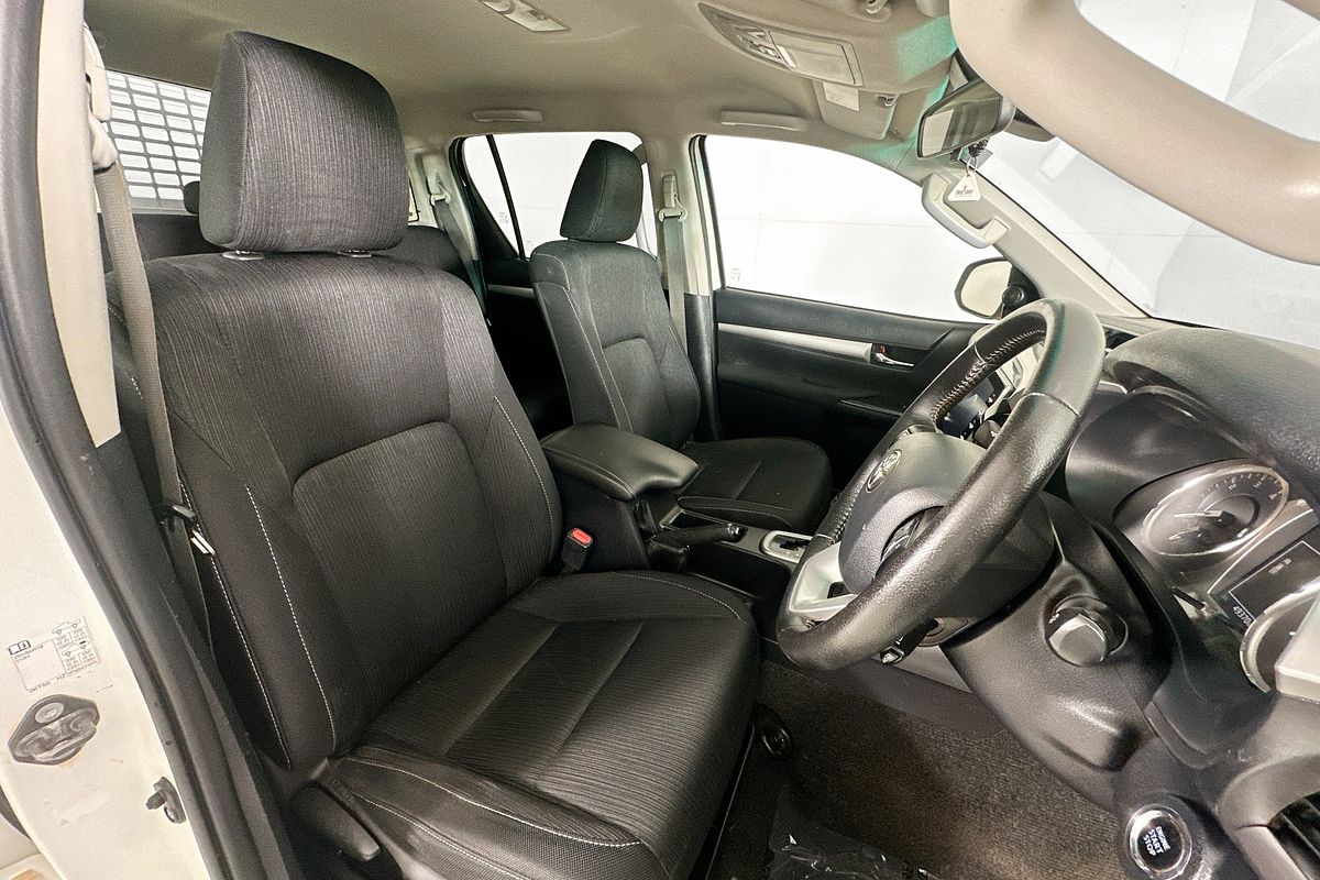 2021 Toyota HILUX SR5 (4x4) GUN126R FACELIFT 4X4