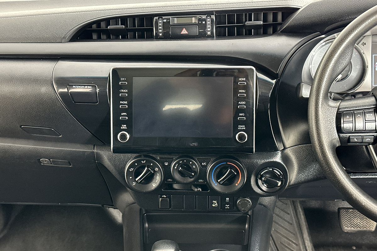 2020 Toyota HILUX SR (4x4) GUN126R FACELIFT 4X4