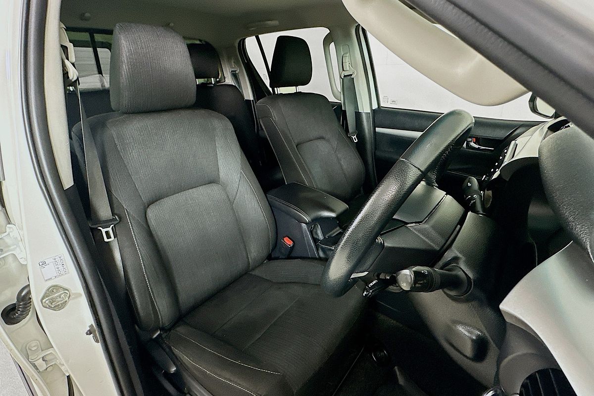 2020 Toyota HILUX SR5 (4x4) GUN126R FACELIFT 4X4