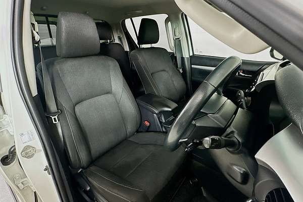 2020 Toyota HILUX SR5 (4x4) GUN126R FACELIFT 4X4