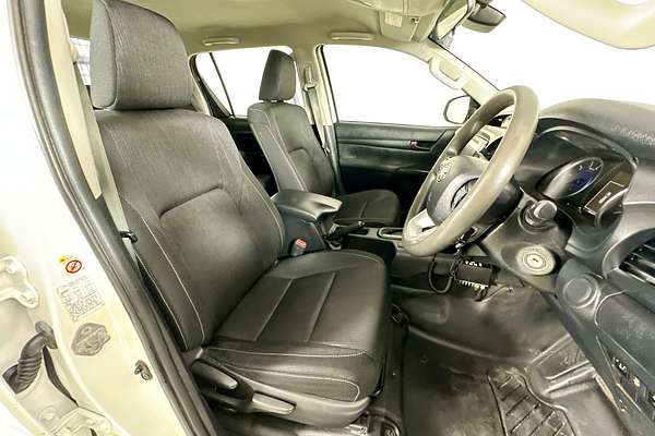 2019 Toyota HILUX SR (4x4) GUN126R MY19 4X4