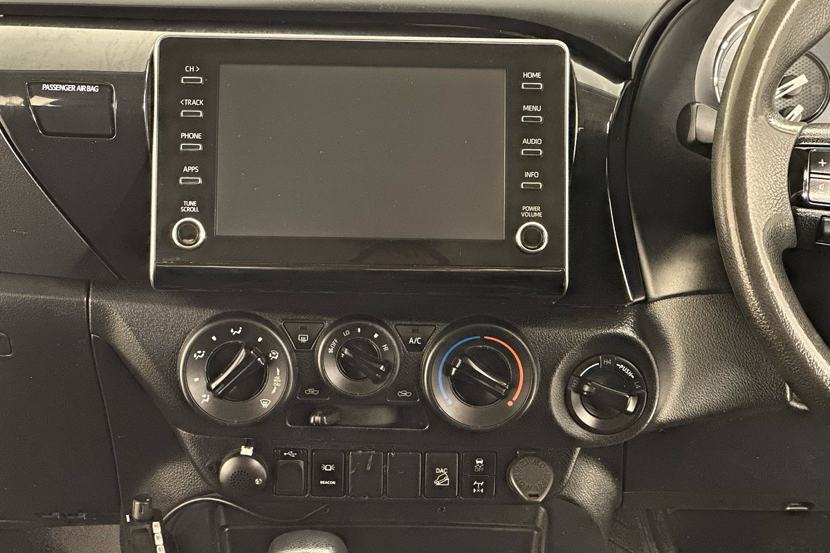 2020 Toyota HILUX SR (4x4) GUN126R FACELIFT 4X4
