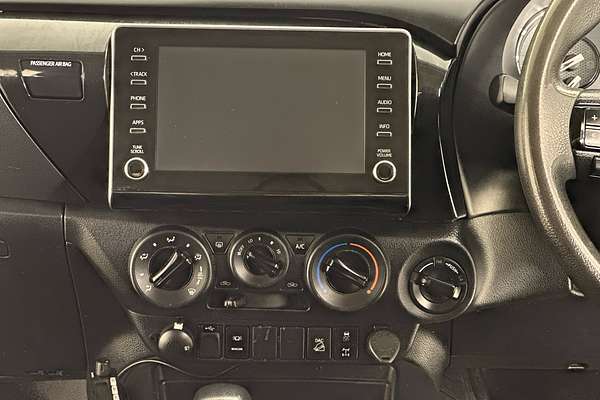 2020 Toyota HILUX SR (4x4) GUN126R FACELIFT 4X4