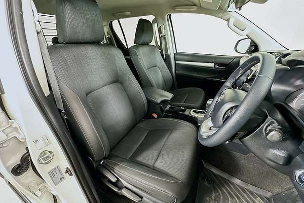 2021 Toyota HILUX SR5 (4x4) GUN126R FACELIFT 4X4