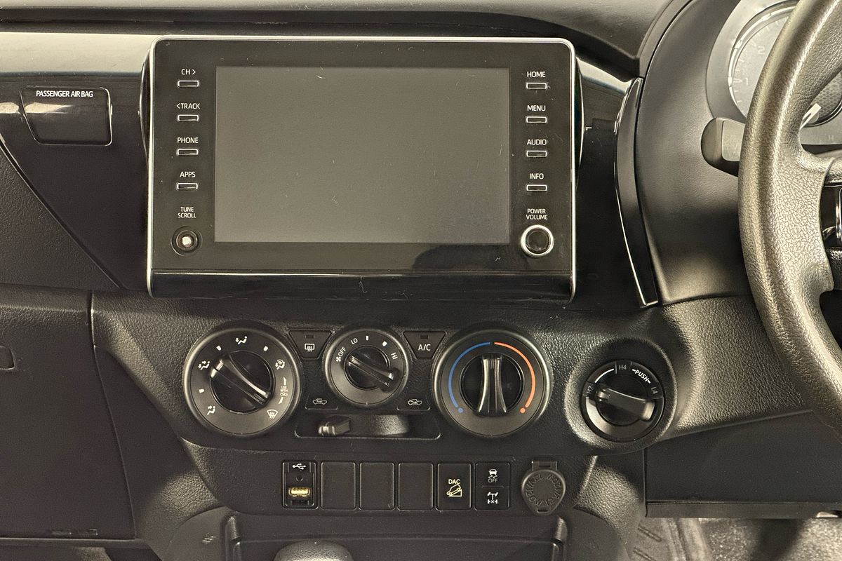 2020 Toyota HILUX SR (4x4) GUN126R FACELIFT 4X4