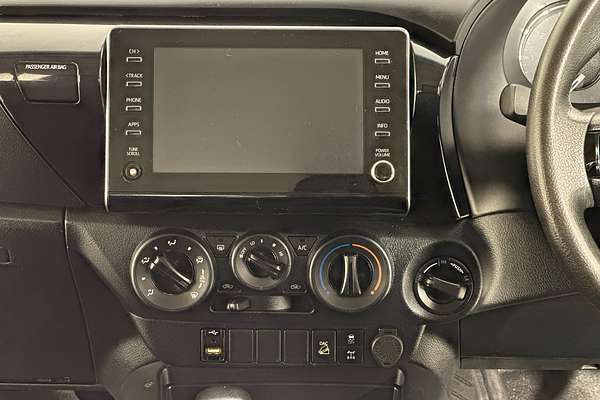 2020 Toyota HILUX SR (4x4) GUN126R FACELIFT 4X4