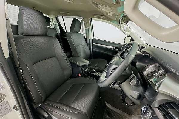 2021 Toyota HILUX SR5 (4x4) GUN126R 4X4