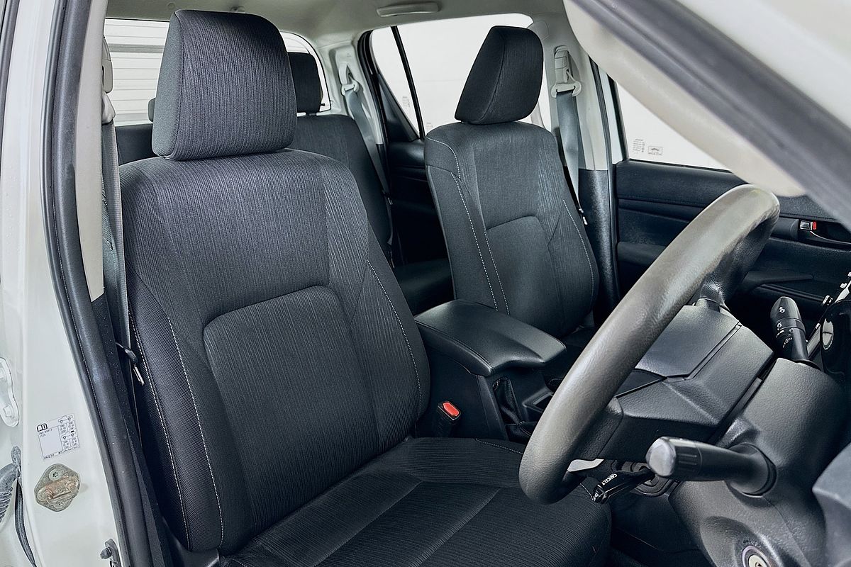 2020 Toyota HILUX SR (4x4) GUN126R FACELIFT 4X4