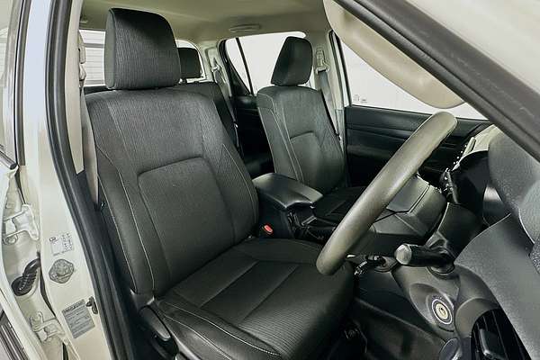 2020 Toyota HILUX SR (4x4) GUN126R FACELIFT 4X4