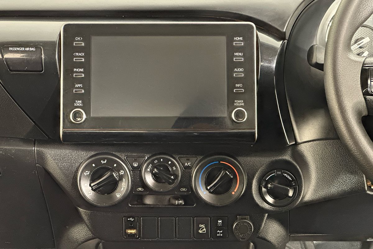 2020 Toyota HILUX SR (4x4) GUN126R FACELIFT 4X4