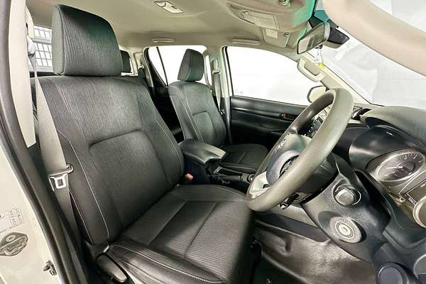 2021 Toyota HILUX SR (4x4) GUN126R FACELIFT 4X4