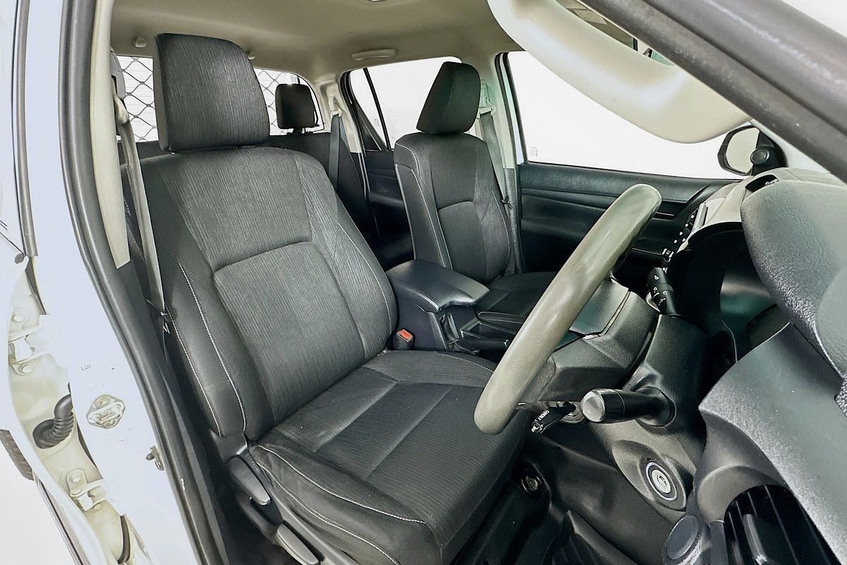 2020 Toyota HILUX SR (4x4) GUN126R FACELIFT 4X4