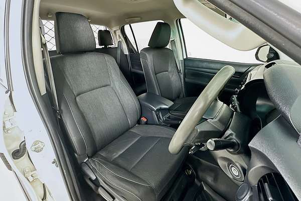 2020 Toyota HILUX SR (4x4) GUN126R FACELIFT 4X4