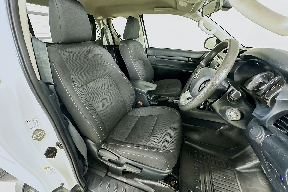 2020 Toyota Hilux SR (4x4) GUN126R FACELIFT 4X4