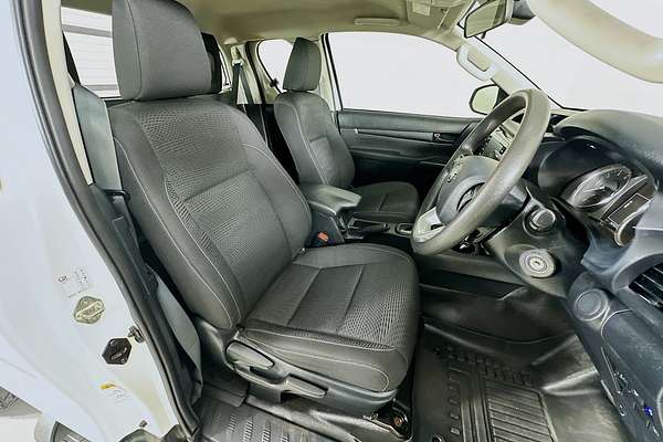 2020 Toyota Hilux SR (4x4) GUN126R FACELIFT 4X4