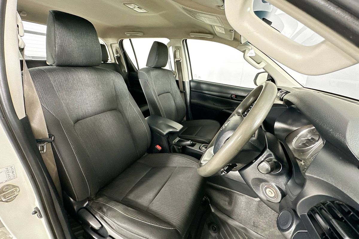 2020 Toyota HILUX SR (4x4) GUN126R FACELIFT 4X4