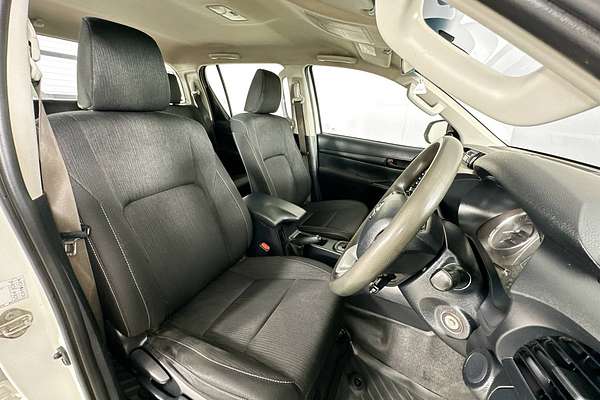 2020 Toyota HILUX SR (4x4) GUN126R FACELIFT 4X4