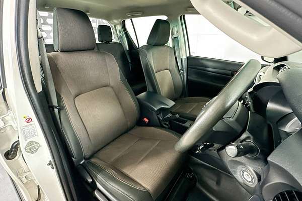 2017 Toyota HILUX SR (4x4) GUN126R 4X4
