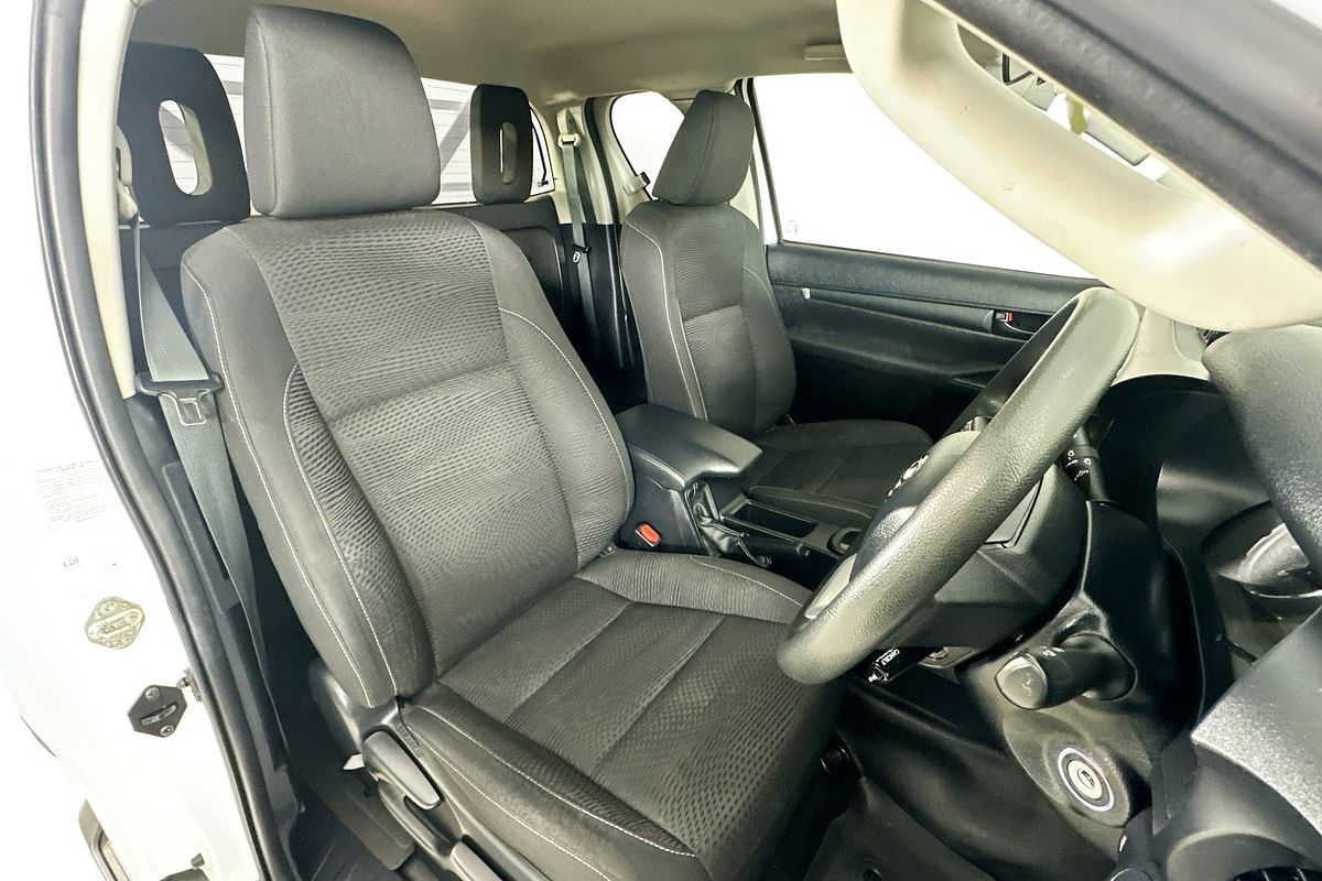 2020 Toyota Hilux SR (4x4) GUN126R FACELIFT 4X4
