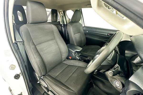 2020 Toyota Hilux SR (4x4) GUN126R FACELIFT 4X4