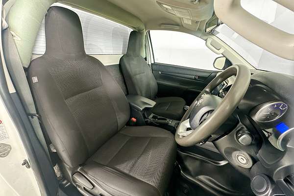 2017 Toyota HILUX SR (4x4) GUN126R 4X4