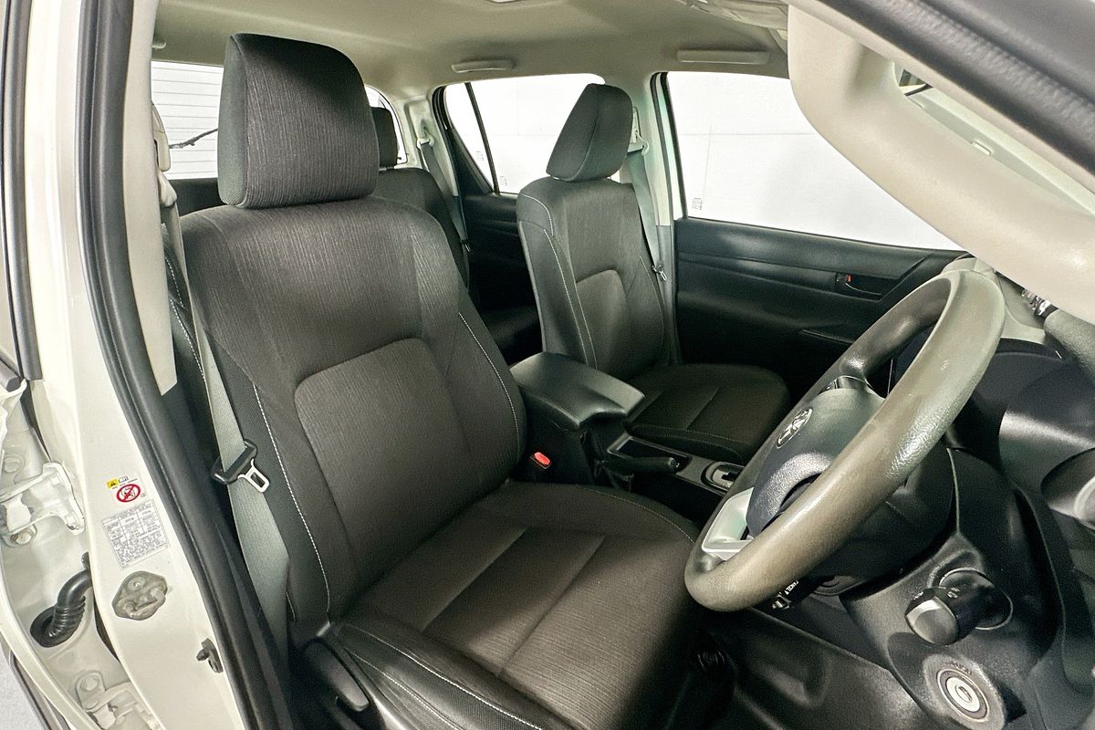2018 Toyota HILUX SR (4x4) GUN126R MY17 4X4