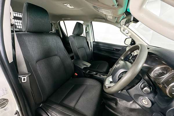 2021 Toyota HILUX SR (4x4) GUN126R FACELIFT 4X4